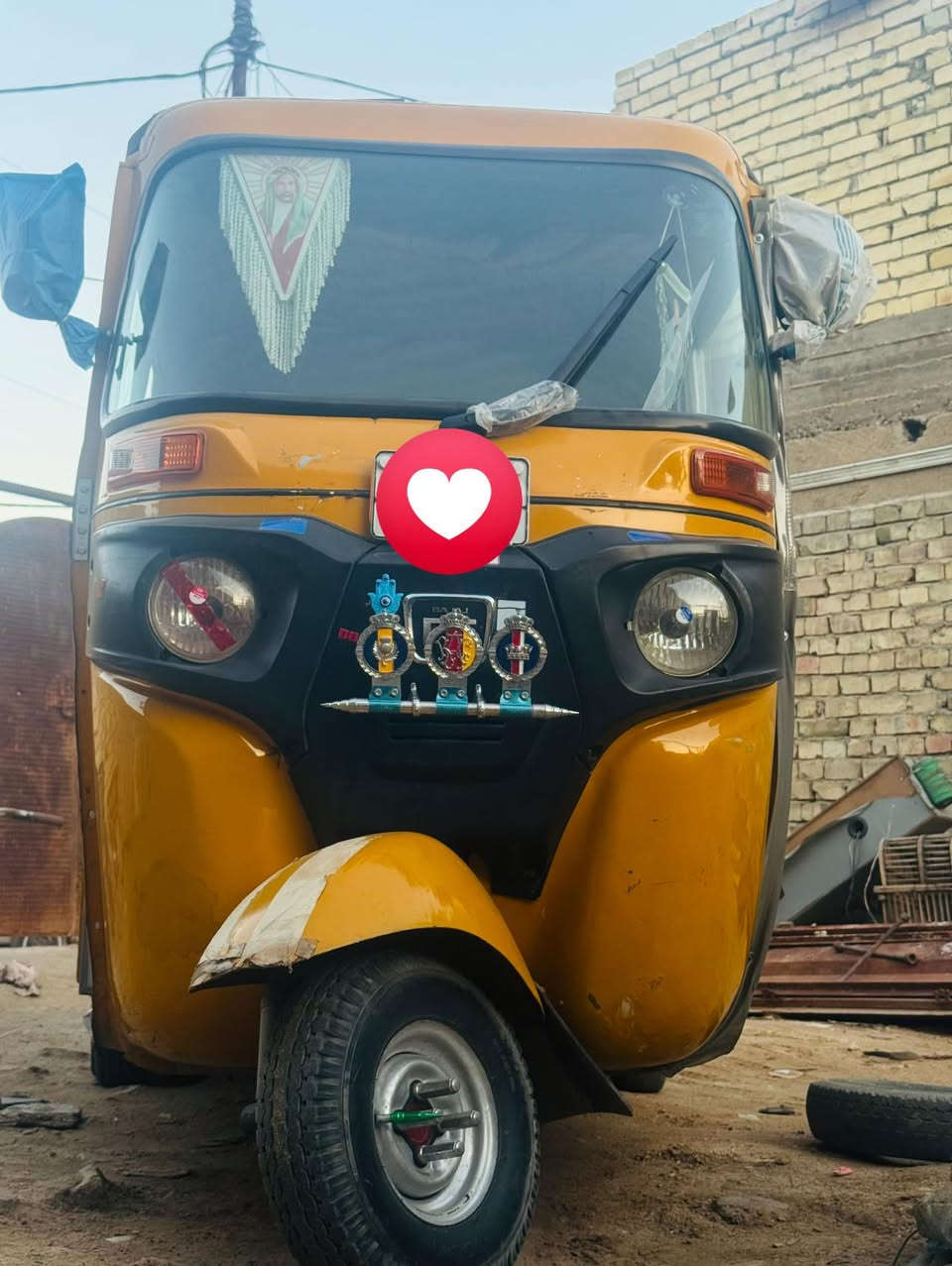 سلام عليكم تكتك للبيع موديل ٢٠ مرقم تحويل ثاني يوم تكتك جاهزه محرك كلشي مابيه تكتك مجنبزه كامله رقم ***********
