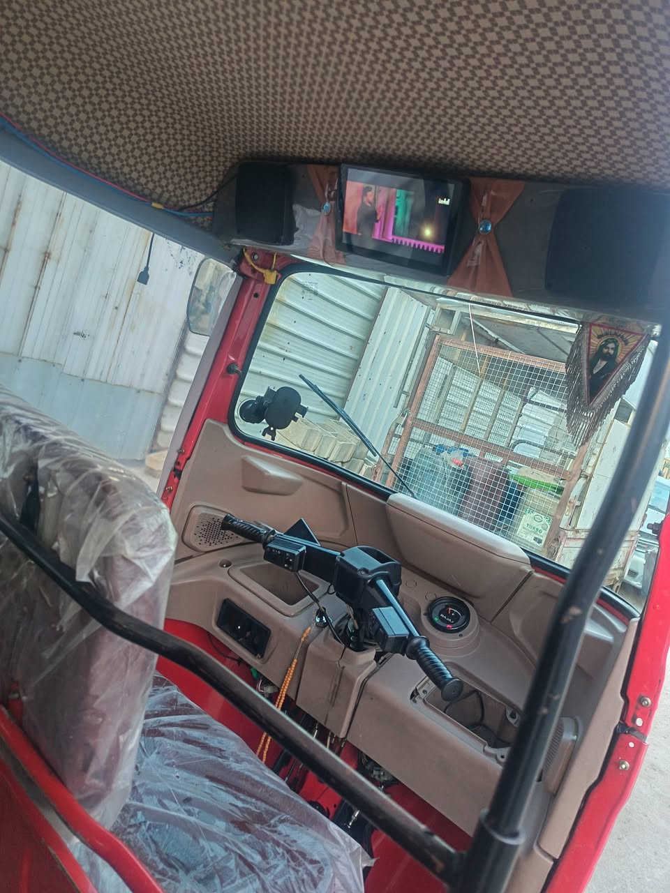 تكتك ٢٢ للبيع رقم وسنويه مكان البياع حي التراث
***********
