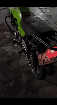 سلام عليكم دراجه شاينك مرقم تحويل ثاني يوم للبيع موديل 23 مكفوله من تاير لتاير وزوج تايرات جدد محرك ممدوده سبانه عليه كهربايات شغاله اي نقص مابيه  الشراي يتصل ويدلل ***********
