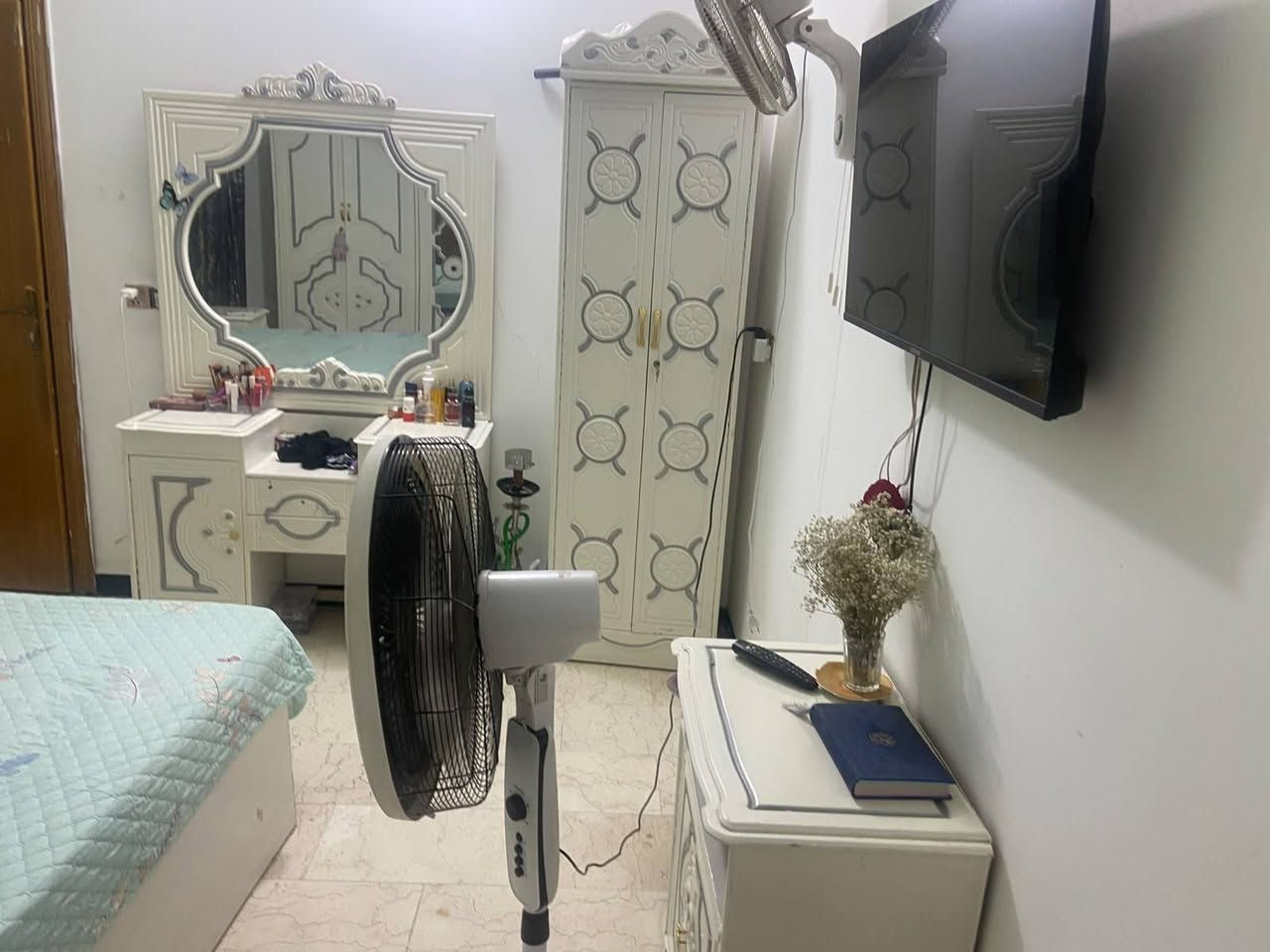 🔥 للبيع غرفة نوم خشب عراقي شبه تركي 🔥

غرفة أنيقة جداً لون أبيض 🤍 بحالة شبه جديدة ونظيفة جداً، مناسبة للبيت أو العرسان ✨

📦 تتكون من:
• 8 قطع كاملة
• وياها دوشك جديد
• شاشة بلازما 42 بوصة جديدة 📺

💰 السعر: 1,200,000 دينار
(بيه مجال بسيط للجادين)

📍 المكان: كربلاء
📞 للتواصل: *********** (اتصال أو واتساب)
