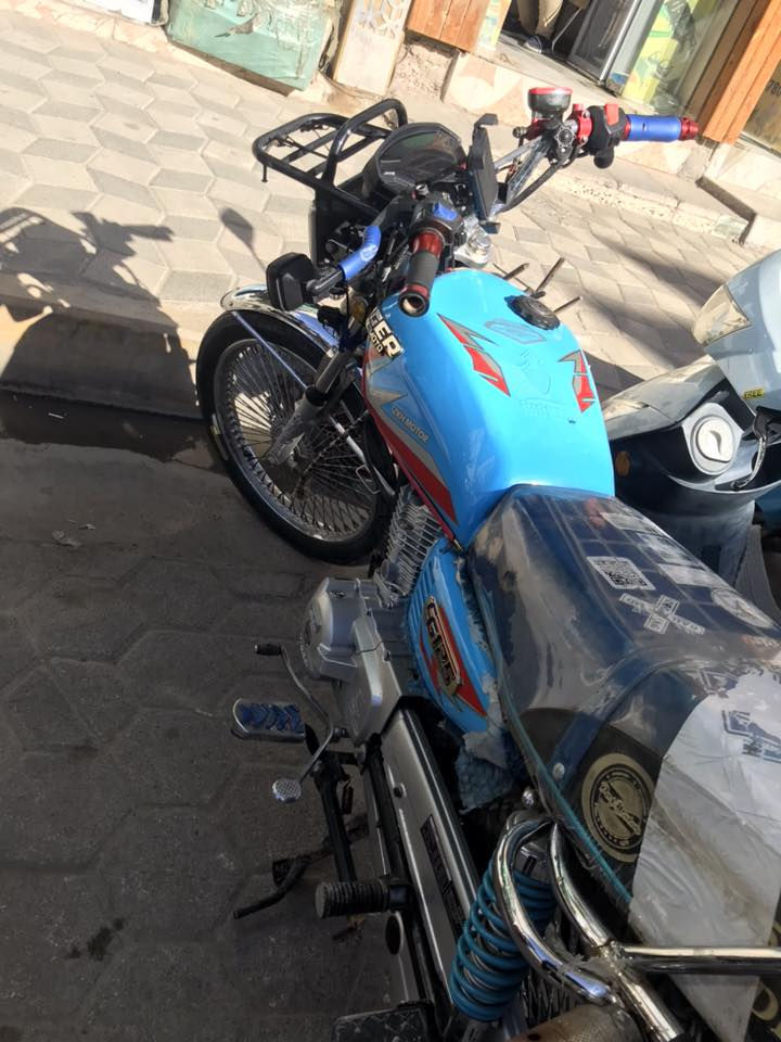 السلام عليكم 
ايراني تايكر 2024
محرك 125cc 
دراجة فول نظافة
محركهة بلادي 
كهربائياتهة كلهة شغاله هورن صافرة
دراجة كاعدة
منفست موجود 🫀
الدراجة مكفولة من سرقه 

سعرهة 650 الف وبيهة مجال بسيط لليستاهل

مكاني رمادي // ***********
