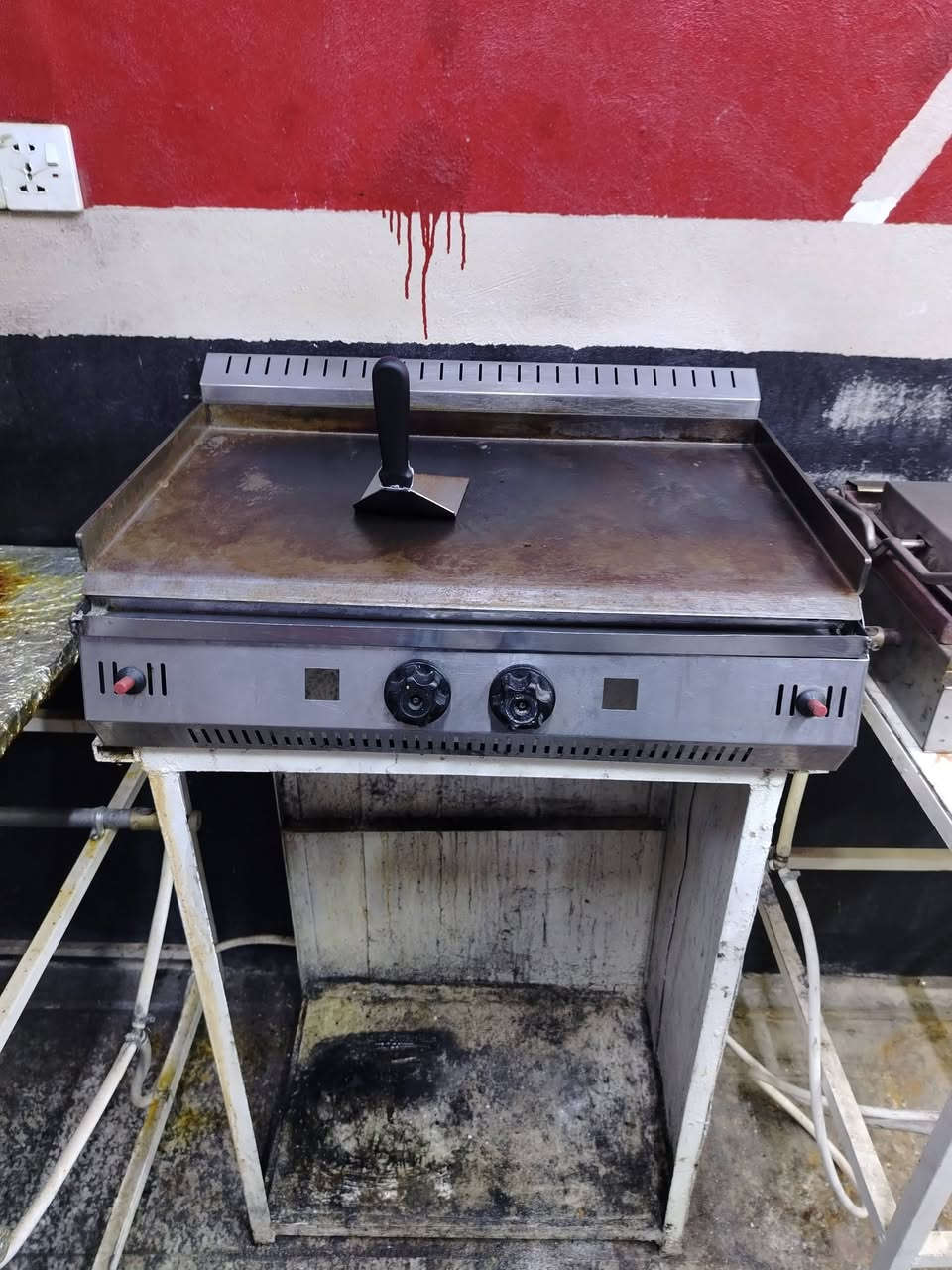 غراض كافتريا للبيع كامله من كلشي لاتتعب ولا ادور مكاني النجف فعلا الراغب الاتصال *********** واتساب موجود
