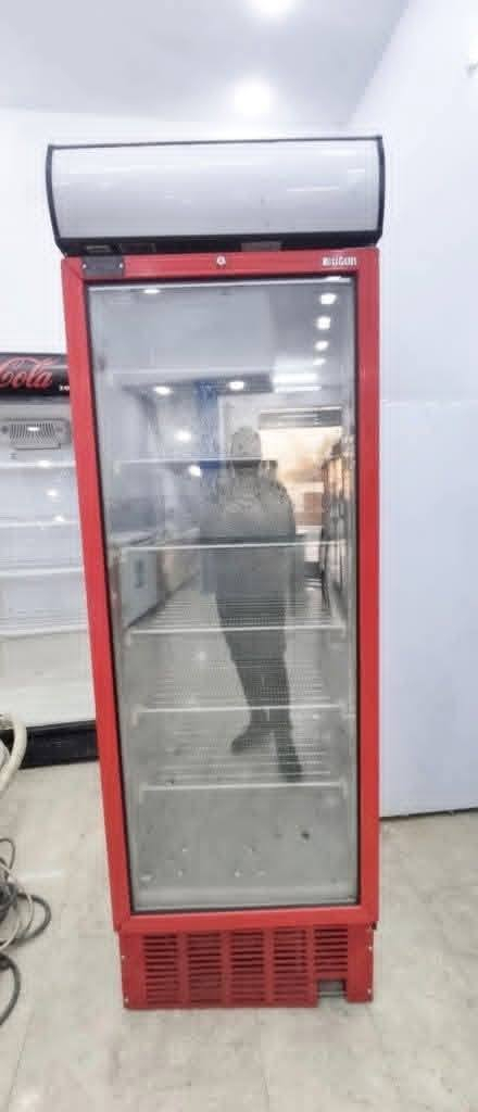 ثلاجات للبيع ٥قدم و١٠قدم وبطحيه حجم ١٢ ومجمده عموديه حجم 30 نظافتهن فول عنوان بغداد الاستفسار ع ***********او صفحه
