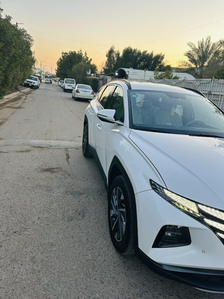 هونداي توسان 2024 خليجي 

ماشيه40 الف ومكفوله من الصبغ والتبديل والبارد وعدا كم رصعه خفيفه بالبنيد والقماره 

مرقم بغداد الرقم الدولي الجديد 

قماره حديد 

بصمه تشغيل 

كراسي كهرباء 

داخل ابيض 

شاحن موبايل 

حساس امامي وخلفي 

لد نهاري 

لايت عدسه زينون 

بك لايت لد 

تبريد خلفي 

منافذ شحن 

تحكم استيرن كامل 

مري شفط ميموري 

السياره جديده ومكفوله من  كير ومحرك 

ورايدها 205$

الاتصال ***********

بغداد
