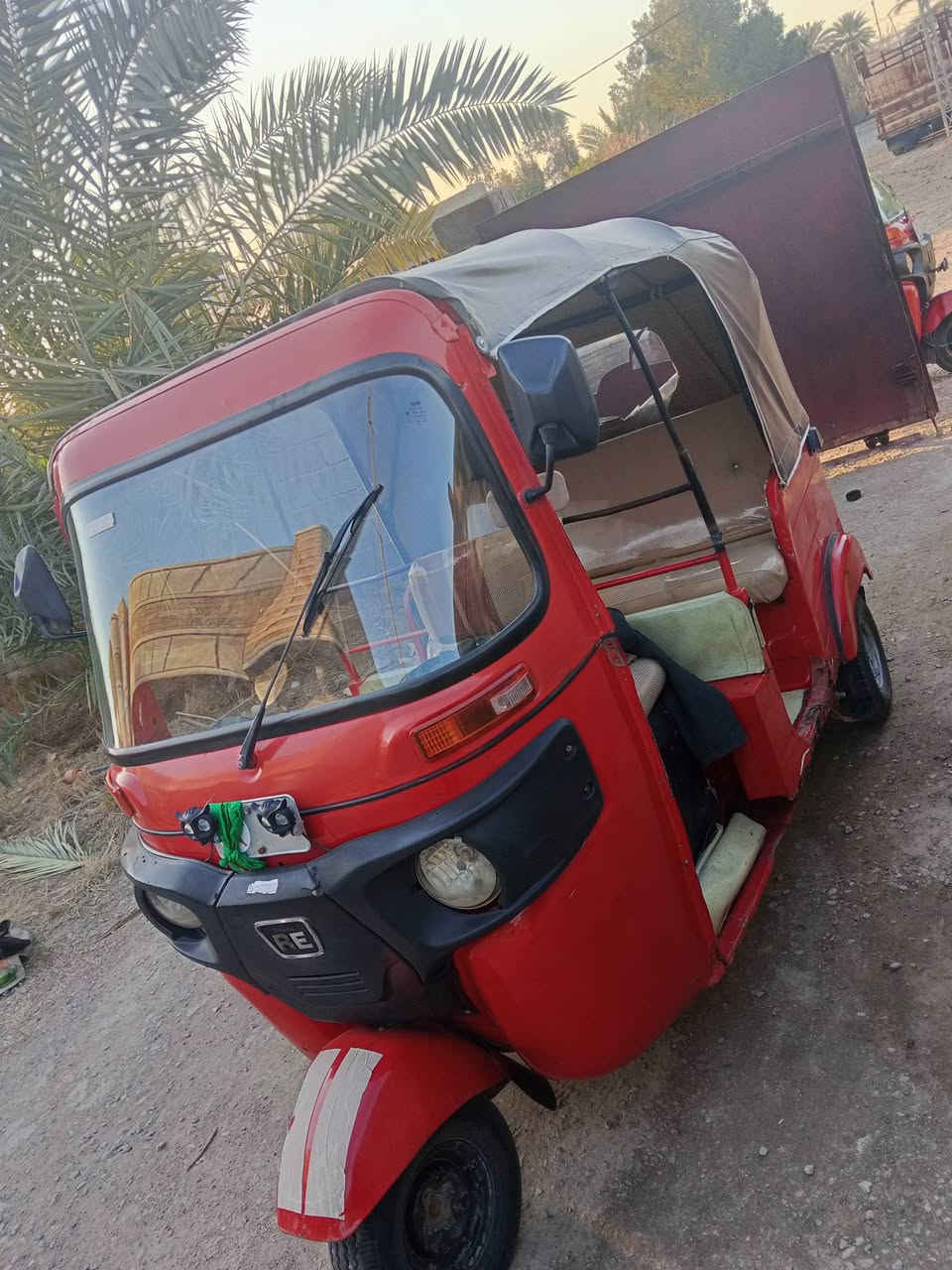 السلام عليكم تكتك للبيع موديل 18 أوراق اصولي اتكفلها شرط الترقيم مكان النعمانية  التكتك خير من الله الشراي يتصل بي خير ويدلل ***********
