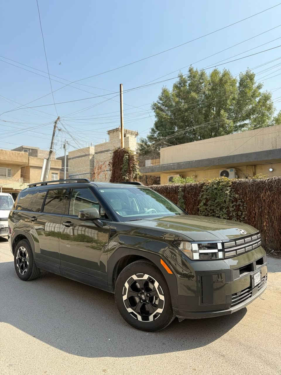 السلام عليكم سنتافي 24 للبيع السياره فول مواصفات عده الفتحه  لون  قليل منه نادره متلكه كم وحده بهذا اللون حادثه قبق صندوك  وتبدل نفس اللون من شركه هيونداي وانصبغ قليل من الجاملغ الخلفي  السياره ماشيه ١٥ الف كيلو بعده زيرو الله شاهد السياره نضيفها وتخبل محركها 2500 توربو   رقمه بغداد سعر السياره 280  وبيه مجال رقمه بغداد للاستفسار *********** مكان السياره بغداد شهداء البياع
