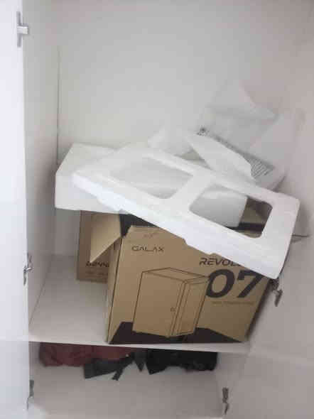 للبيع أو مراوس بايفون 16 برو ماكس نضيف
المعالج: AMD Ryzen™ 5 7600
​قوي بالألعاب والبرامج الثقيلة
​اللوحة: ASUS PRIME B650M-A CSM
​ثابتة وتتحمّل كل شي
​كرت الشاشة: ZOTAC GAMING GeForce RTX 3060 12GB Twin Edge
​يشغّل كل الألعاب الحديثة براحة
​الرام: TEAMGROUP Delta RGB DDR5 32GB (16x2) 6000MHz
​سرعة خرافية مع RGB
​هارد SSD: LEXAR NM620 1TB SSD
​حَجم ممتاز
​الهارد NVME: M.2
​سرعة نَقل عالية جداً
​الباور: FSP Hydro Pro HP2-700W 80+ Bronze PCIe 5.0
​المبرد: Deepcool AG400 ARGB Air
​الكيس: GALAXY REVOLUTION 07 Mid Tower
فقط كيس وماوس وكيبورد وشاشه الاساسيه الباقيات مو للبيع
مواصفات  شاشة MSI G244F E2 وهي شاشة مخصّصة للألعاب (Esports Gaming Monitor).

الحجم: ‎23.8‎ بوصة

اللوحة: Rapid IPS

التحديث: ‎180Hz‎ — ممتازة للألعاب

الاستجابة: ‎1ms‎

ألوان جيدة + نعومة حركة عاليه

للاستفسار موجود واتساب
***********
 تجميعه كل كراتين موجوده ومحافظ عليه ومشتريه جديده قبل سنه ونص
