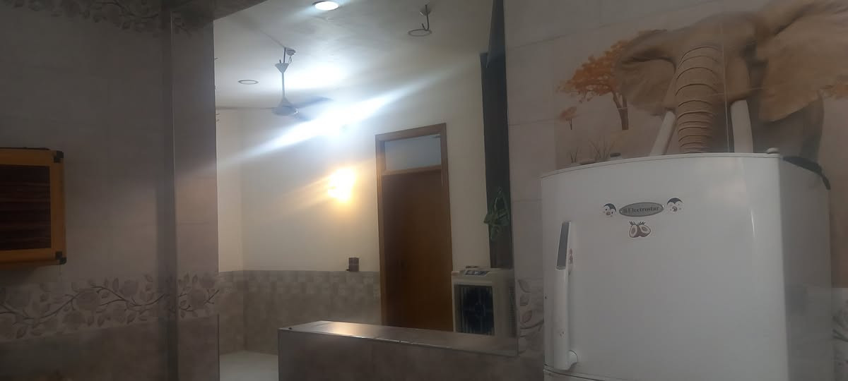 ١٥٠ متر كافت الخدمات قاطين ٤ غرف نوم ٥في ٤  القاط الاول كامل الثاني لبخ ورئيضه باقي صطحين بي ٢٠ متر عن الشارع العام شارعه ٦ متر مكانه بدايت الشبانات قرب المدارس سعره ١٣٥ طابو زراعي ***********
***********الاسيا بي واتساب
