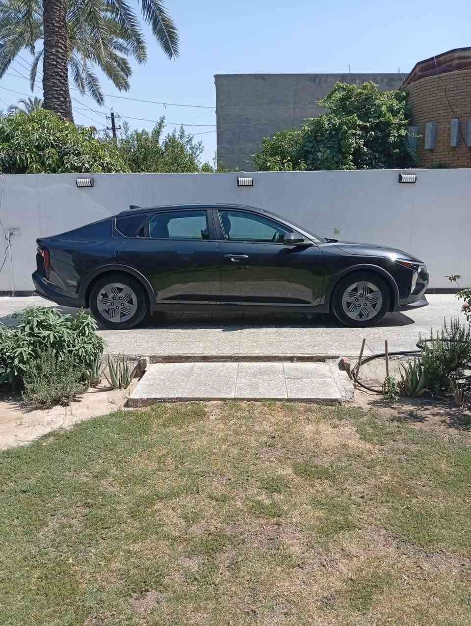 السلام عليكم كيا K4 موديل ٢٠٢٥ محرك ٢٠٠٠ دوش ماشية ١٧ الف مايل وارد امريكي بيها بس الصندوك صبغ والباقي كفالة سعر 180الف دولار ***********بغداد حي العدل
