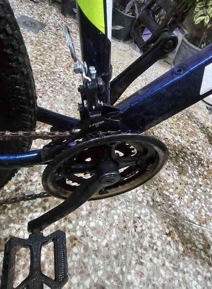 سلام عليكم بايسكل للبيع السعر 100 وبي مجال بسيط مابي اي عطل مكاني بغداد المشتل للتواصل ***********
