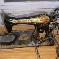 مكينه خياطه ام فراشه للبيع رقم٠٧٧١٣٨٦٩٢٨٦