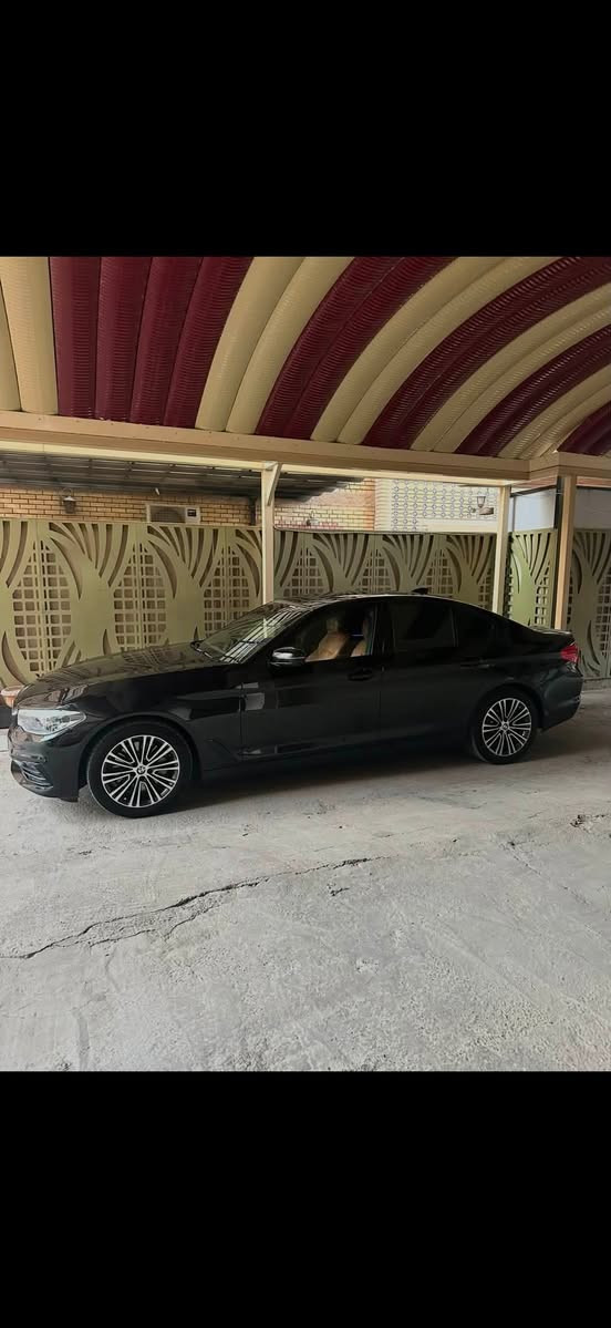السلام عليكم 

للبيع 

 Bmw 530i 2020 sport line 

مواصفات / 

-وارد الماني مكفوله جديده 
-مغلفه كامل ppf 
-ابواب شفط 

-عدادات دجتل 
- داتا شو 

-  5 كامرات 
-كشنات كهرباء + خزن ميموري 

-تدفئه كشنات 

ستيرن كهرباء + تدفئة 

ماشيه 70.000 km  

- باج تضليل 80% من المرور 

رادار امامي + حساسات جانبيه فول للعين ونقطة عمياء داتا شو السيارة فول 
كير مكينه كفاله ✅

مكاني بغداد الكرخ 

الرقم ***********
