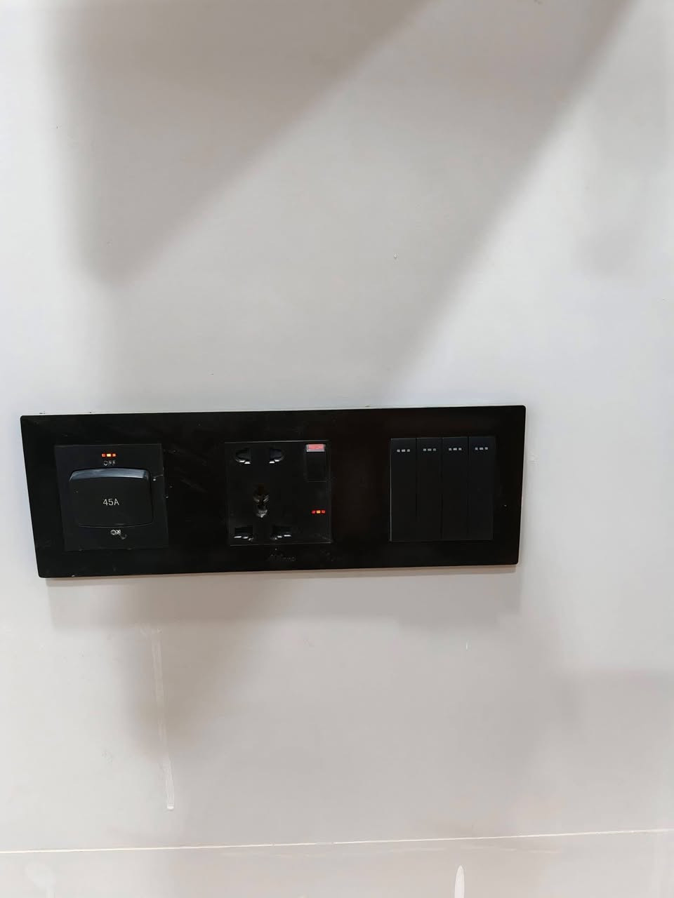 احد اعمالنا الكهربائيه مرحله التقفيل.  
مستعدون لعمل
 التأسيسات الكهربائيه بأنواعها 
بوري دفن .
..سيمنز ..
 نشر ..
 نزالات 
.تسليك
 .تشطيب 
..صيانه 
نشر منظومة كامرات مراقبه 
منظومة ستلايت 
ومنظومه ايرث 
للتواصل ‭0782 761 1473
