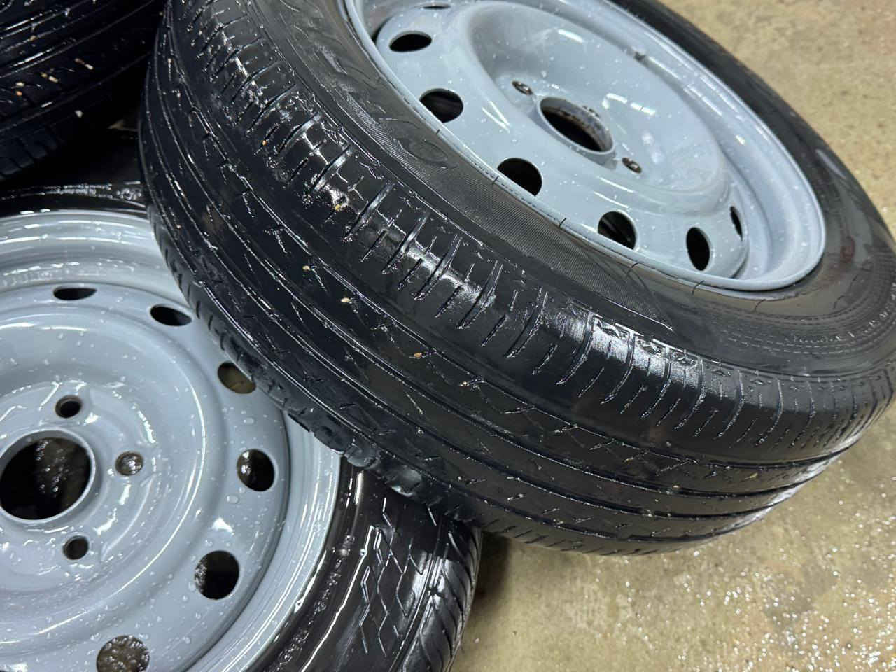 سلام عليكم تخم تايرهوه ويالته مصبوغ وكامل وتخم كبات تايرات بيهن ثنين جديد وثنين اخولجديد سعر250مكانه ديالي بعقوبه***********
