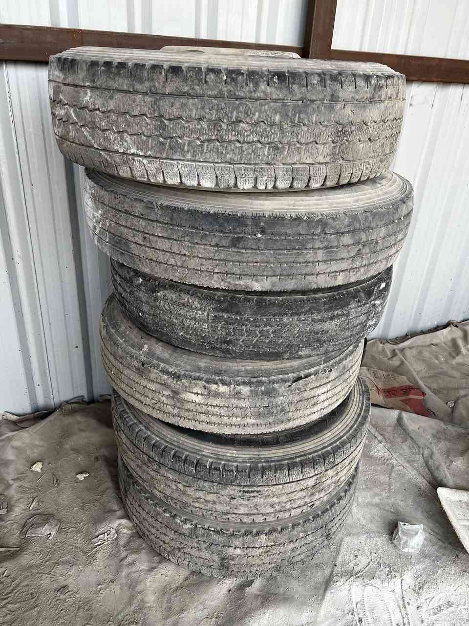 10تايرات و11ويل خمسه برغي مكانهن بغداد غزاليه شلع كلهن400الف وبيهن مجال
***********
