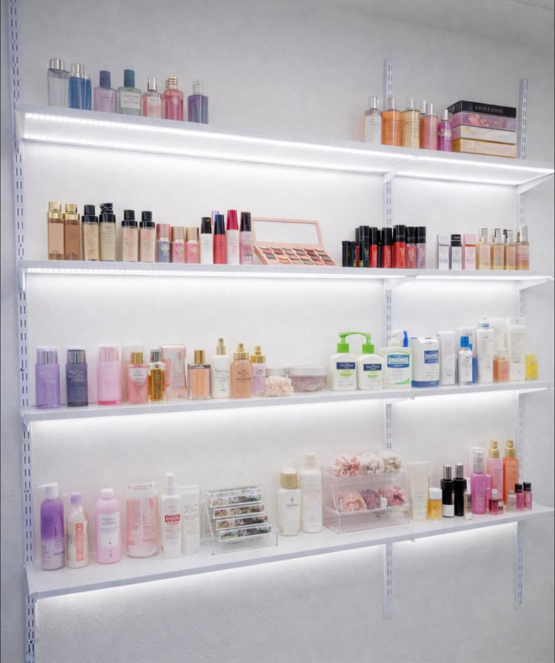 السلام عليكم 
اخوان  عندي هذولي الرفوف  للبيع سعرهن ٣٠٠. الشراي يجي  خاص. وعفيه  مستعجله عليهن. 😩💙


**إذا كنت صاحب هذا الإعلان وتريد حذفه لأي سبب، رجاءا أرسل رسالة إلى الدعم الفني**