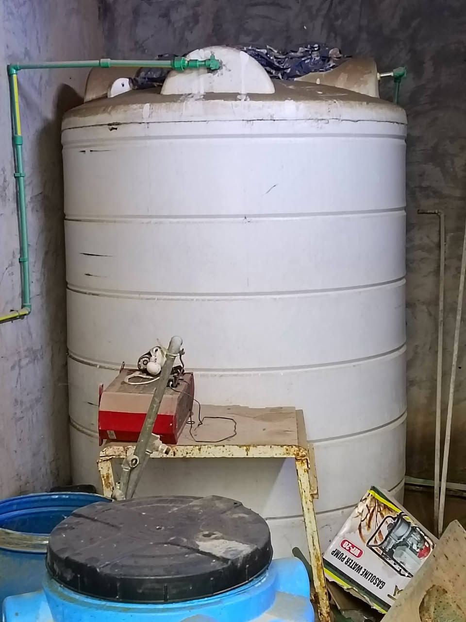 السلام عليكم محطه 1000لتر للبيع انتاج 1000 املاح 4 مع خزانات 2 واحد5000لتر وثاني 3000لتر مع 4هاوز فلتر مع ماطور ترس للبيع بسعر مليونيين وسبعميه وخمسين ألف ***********
