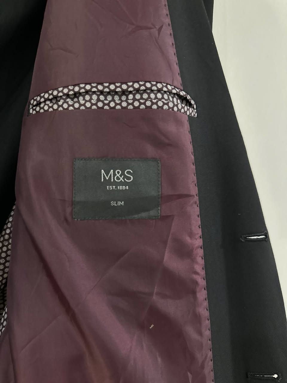 بدلة اصلية من ماركة M&S
ما ملبوسة 
السعر ٥٠ الف 
عرض الصدر : 57 cm
عرض الكتف : 47 cm
طول السترة : 75 cm
طول البنطلون : 105 cm
كمر البنطلون : 46 cm (وبيها مجال تكبره شوية) 
عرض الحجل : 19 cm 

اللون اسود طوخ


**إذا كنت صاحب هذا الإعلان وتريد حذفه لأي سبب، رجاءا أرسل رسالة إلى الدعم الفني**