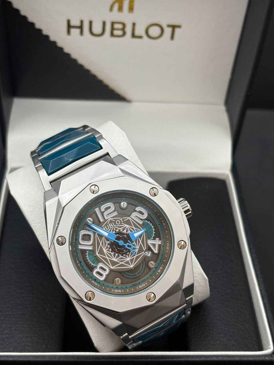 جملة مفرد الهلالي للساعات ⌚🕰️

هابلوت تيتانيوم رجالي 
سير تطريز احجار 
تاريخ 
كوالتي عالي 
ضد الماء 
طلاء ثابت 
السعر 25  يتوفر لدينا جملة

 ***********
