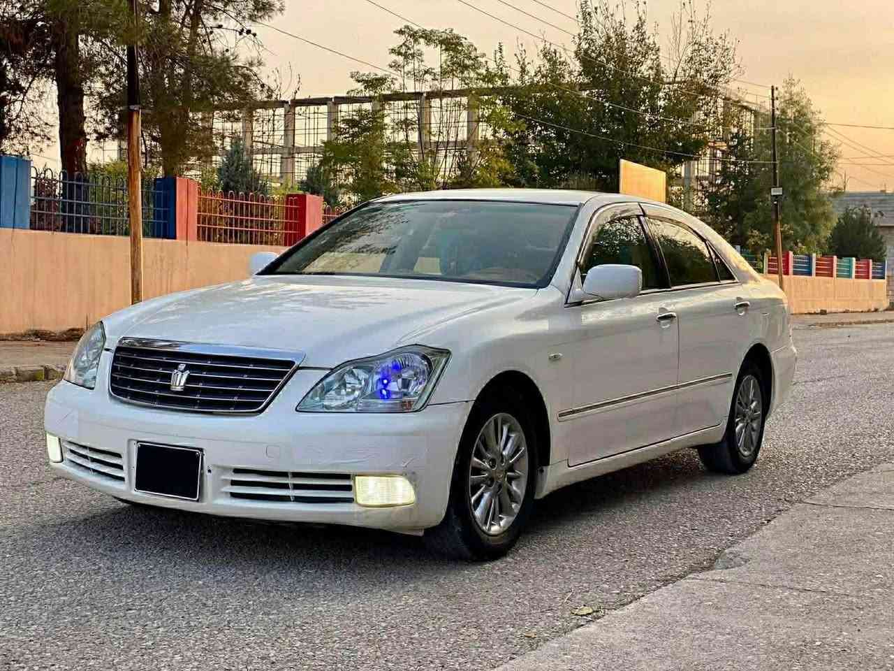 سلاوی خوای گەورەتان لئ بئ
شاهینە ٢٠٠٥ ڕۆیال   مەکینە ١٨٢ موسسسسسس
سپی ناو زەرد  دوو دوگمە  سوکان حەیزەران 
دووپارچە ئەوروپا هەیە
سەیارەکە سەیارەی معرەز نیە هی مالە بەشەرت
سیرفزی کامل کراوە رۆنی گۆراوە هایدرۆلیکی گۆراوە کامل  
تبریدی سارد گەرم بە شەرت
٤ تایەی و ویلی نەوتی لۆکی لە ژێرە 
لە دەعامی دواوە بۆ پیشەوە بە شەرت 

***********
لە کەلارە 
جوابی چات نادەمەوە 
سعر: ٦٥ گلاو مجال
