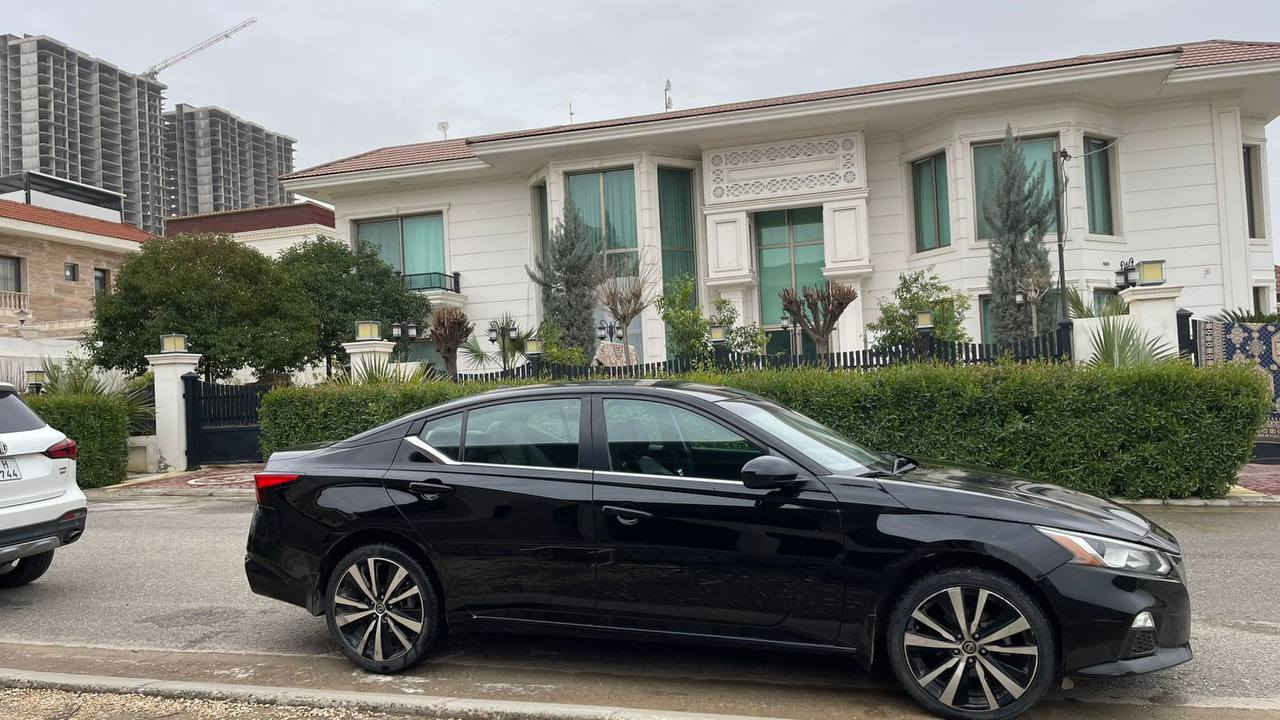 2019 نیسان ئالتیما  مواسەفات RS 
گێر و مەکینە و تەبرید هەمووی بێکێشەیە بەشەرتە 
تەحویل و غەرامە بەشەرت 126 هەزار کم رۆیشتیە ئێرباگ نەتەقیە بیلادیە پێش و دوای کەپسە  2 پارچە و نیو بۆیاغە  بۆیاغە بۆنید و چاملغ سایەق و  چاملغی دوای سایەق نیوەی بۆیاغە بێ ناوگرتن  رەقەم شاسیم دانایە   پێش و پشتی کەپسە نرخ  135
 وەتسئاپ و ڤایبەریش هەیە ***********
*********** أربيل, العراق
