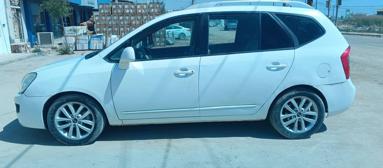 .للبيع كيه كارنز مكان ديوانيه سياره جاهزه من كلشي مكينه كير تبريد تخم تاير ما تصرف عليها رقم بغداد دولي جديد    بسمي مكان سياره بل ديوانيه  بيع  اومراوس  بسياره  سوناته مقدسه  اي موديل.  سعر  سياره   ١٠٠٥  دولار  وبيها مجال  خاص موجود او اتصال     ***********
