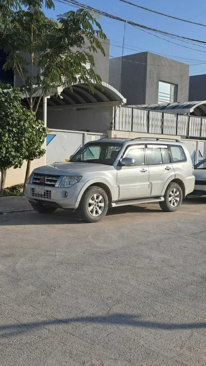 السلام عليكم ... باجيرو ٢٠١٤ رقمها نجف ماشية ١٤٢ الف  بيها بارد بالباب قليل مثل ماموضح بالسونار  سعرها ١٦٥ وبيها مجال قليل جدا  ... مكان السيارة في النجف للاستفسار ***********
