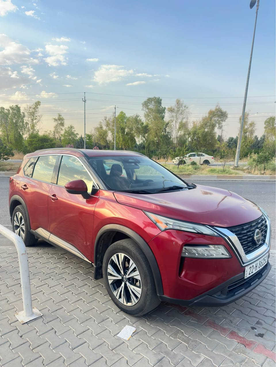 سڵاو لە  گشت لایەک 
Nissan Rogui 2021 
بۆ فرۆشتن مواسەفات ئەمریکیە و SV 
تایبەت مەندیەکانی 
AWD 

5 مۆدی لێ خورینی هەیە 
Sport 
Auto 
eco 
snow 
Ofrowad

Auto hold
 

V4 2.5 

سەیارەکە سەنوی و رەقەمی نوێیە  و بە ناوی خۆمانەوەیە 

سەیارەکە حیزام بۆیاغە  و سەقفی لای سایەق نزیک  ٤ پەنجە بۆیاغی هەیە و پشتەوەی سایەقیش بەهەمان شێوە ٤ پەنجە بۆیاغی هەیە لای سایەقیشی ناوەی گرتوە بەڵام زۆر نیە و پشتیشی کەپسە  

گێر و مەکینە و دەبڵ ئەکسلی بەشەرت 

تەفاسیلی سەیارەکەم نوسیوە هەر پرسیارێکی تریشتان هەبوو تەلە فون بۆ ئەو رەقەمەی خوارەوە بکەن واتس ئاپی لەسەرە 

*********** 

سعریشی ١٤٥ وەرەقە و معامەلە !

سەیارەکە لە هەولێرە أربيل, العراق
