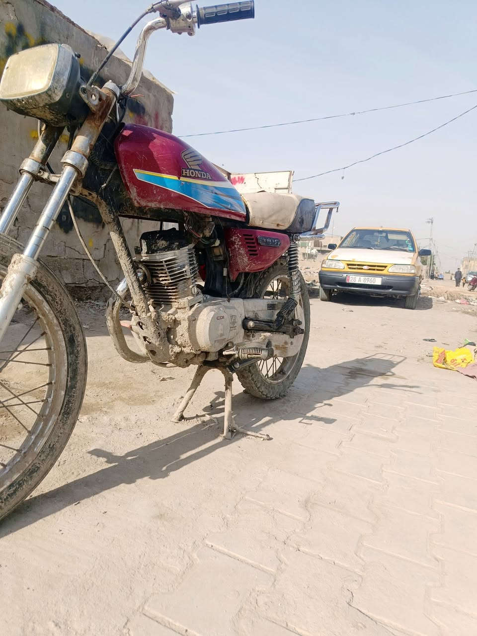 سلام عليكم اخوان دراجة للبيع كلك مكفوله عشاأرين 
دراجة كامله غراضها كلهن عندي لسعر 350 وبيها مجال 
لطيبين رقم لهاتف ‏‪***********‬‏
