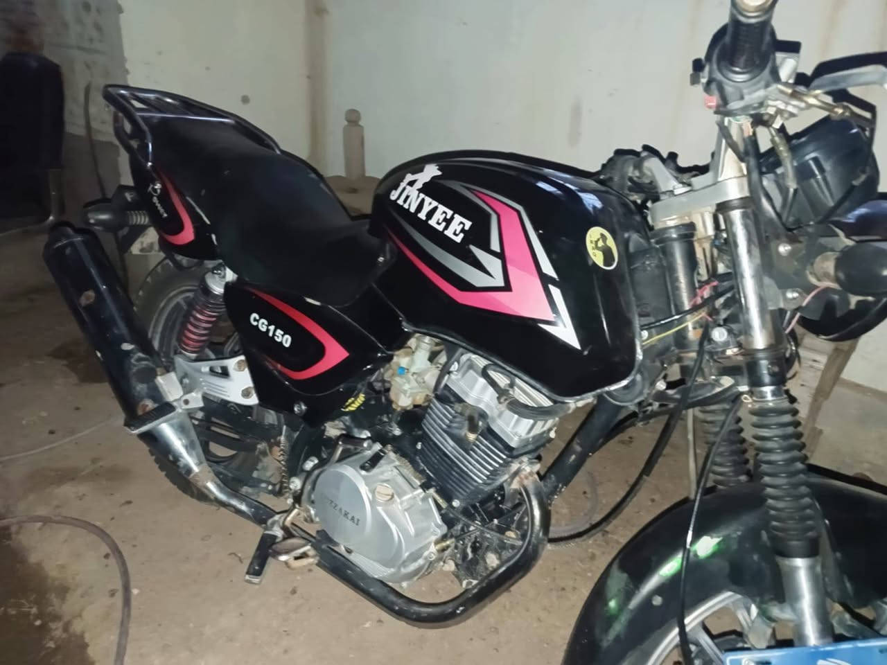 سلام عليكم ماطور باندا للبيع السعر 500 وبي مجال 
***********
