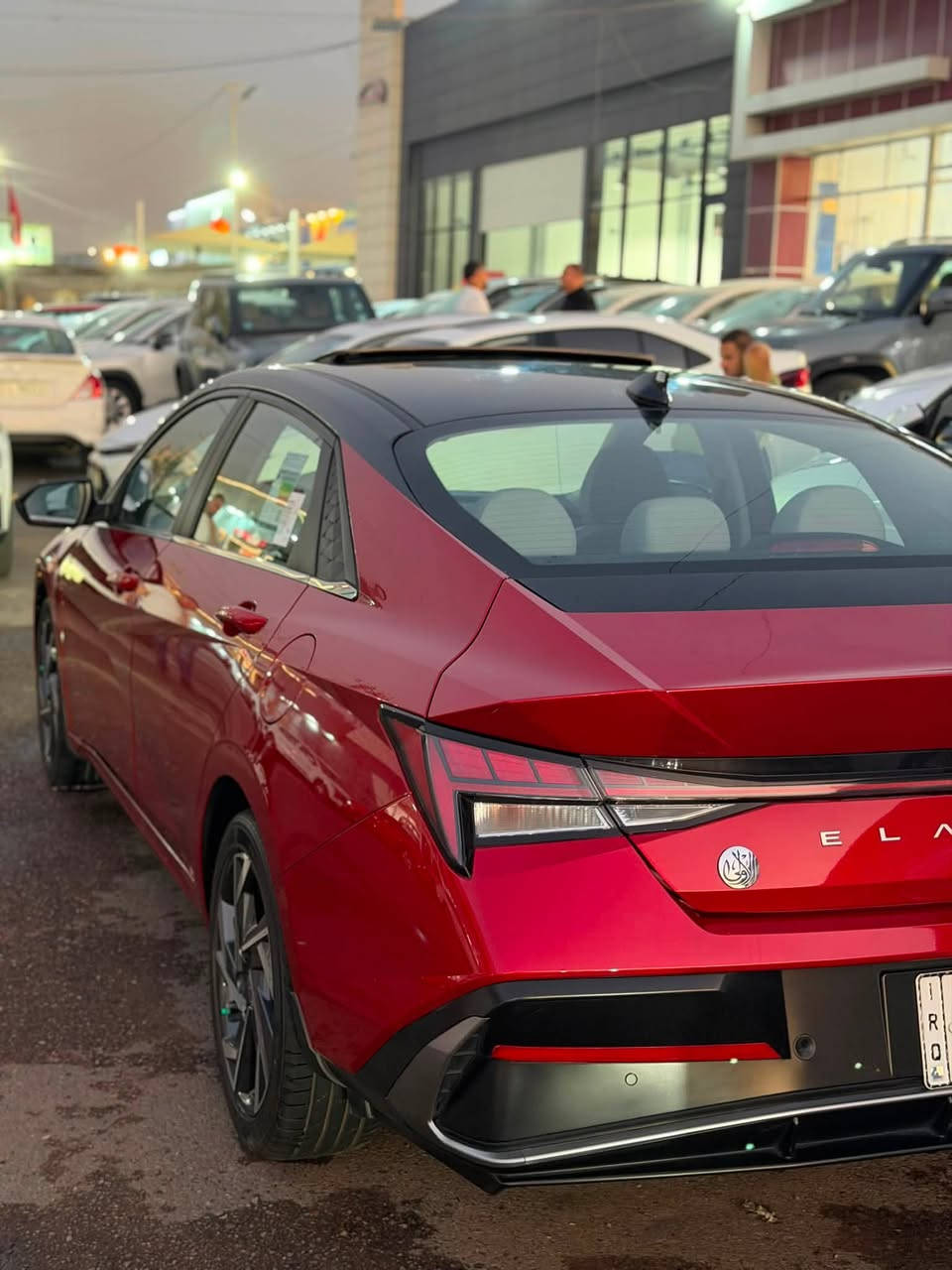هيونداي النترا 2026
تو كلر لونين
ضمان شركة الآولى هونداي 

🔹 المحرك:
▪️ 4 سلندر 2000cc
▪️ تنفس طبيعي
▪️ ناقل حركة أوتوماتيك
▪️ دفع أمامي
▪️ صرفية اقتصادية مع أداء سلس وثابت

🔹 المواصفات الخارجية:
✅ ويل كب ألمنيوم 
✅ أضواء أمامية وخلفية LED كاملة
✅ فتحة سقف
✅ دخول وتشغيل بصمة

🔹 المواصفات الداخلية (فل كامل):
✨ شاشة وسطية كبيرة + عدادات ديجيتال كاملة
✨ مقاعد جلد فاخرة
✨ تبريد مقاعد أمامية ❄️🔥
✨ تحكم كهربائي 
مكان السياره بغداد
السعر 185$ وبي مجال قليل للشراي
***********
