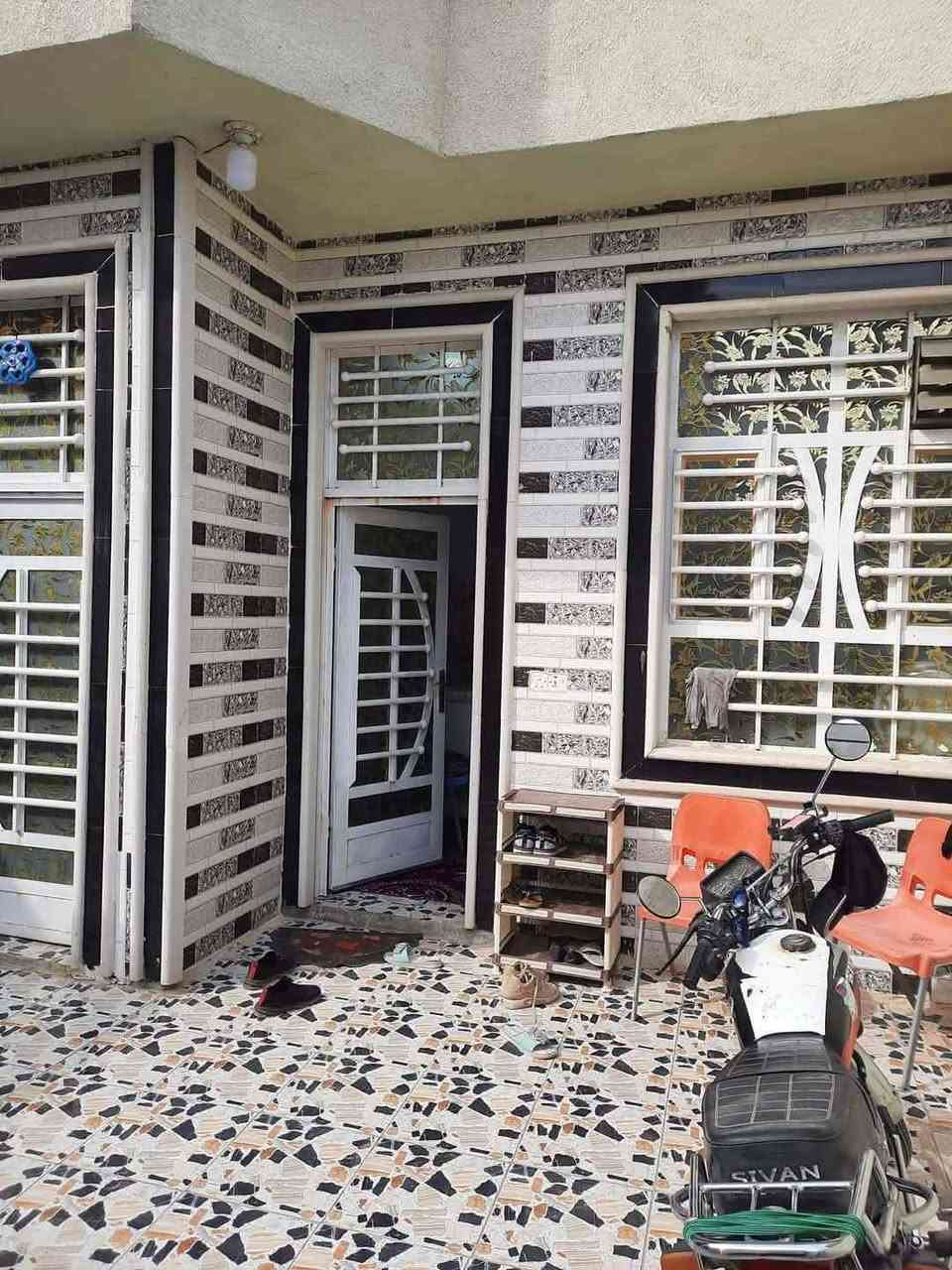 بيت للبيع طابو زراعي سند 25يتكون من غرفتين وكندور وصاله ومطبخ وصحيات مساحته 160م الموقع شارع 80 فرع البانزين خانه رابع فرع للاستفسار الاتصال على الرقم ***********
