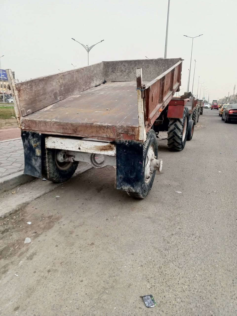 سلام عليكم عنتر 71مديل 1989رقم الماني محرك توه مجفت وبم وكهرباء كلى جديد تايرات حسب  موضح بالصورة سعرها 4250وبيها مجال بيع مستعجل ***********
