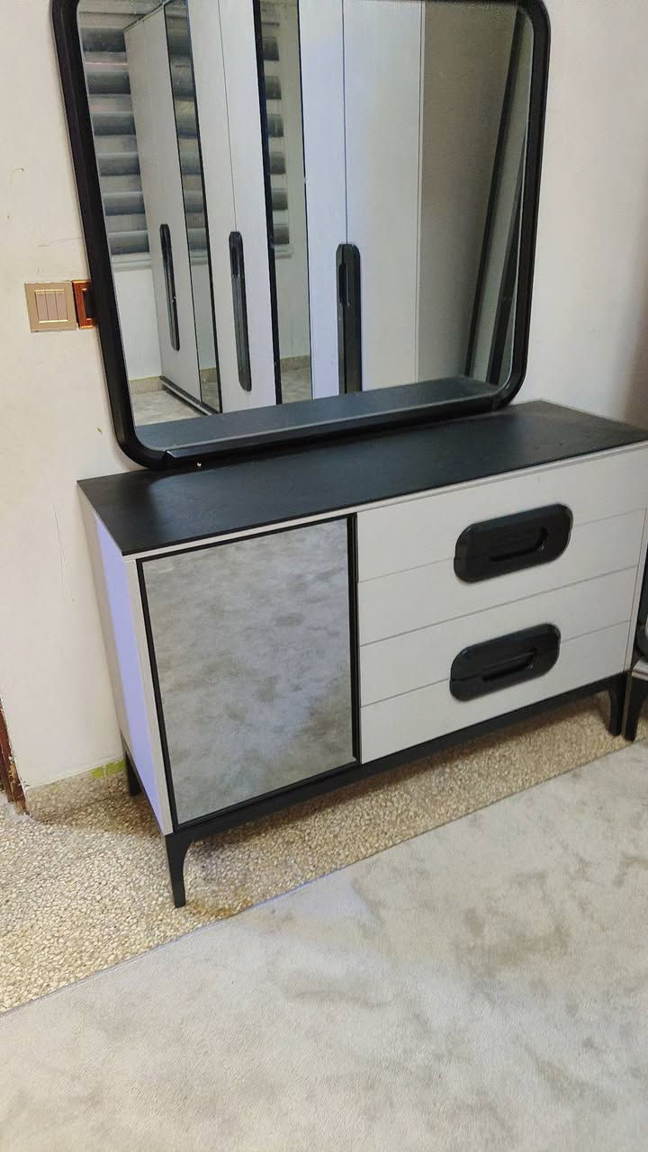 غرفة نوم تركي ستعمال شهر واحد جديده للبيع لغرض السفر

السعر مليون و700 وبيها مجال اخذتها مليونين وربع

للاستفسار ‏‪0787 613 7445‬‏

او خاص
