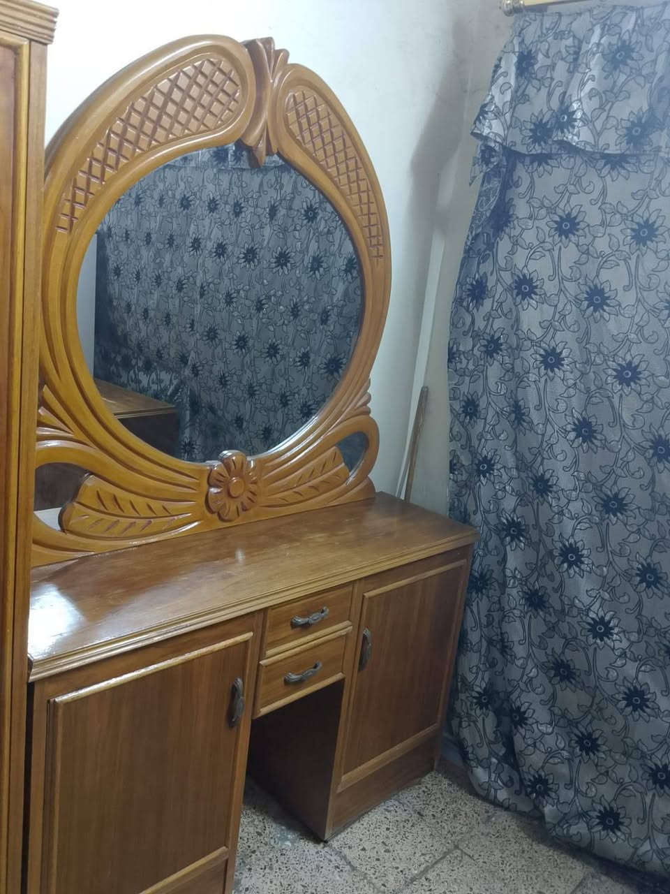السلام عليكم ...غرفه كامله للبيع مابيها شي فقط ضرر بسيط بالكنتور كما موضح بالصورة
واتساب ***********
