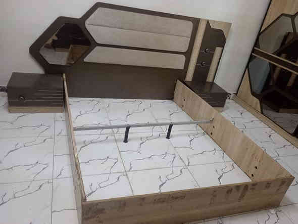 السلام عليكم غرفه نوم  5قطع عيبه فقط المرايه ميز تواليت مكسوره ولكنتور السجه الجوه ماكو سعر ١٥٠وبيه مجال مكاني كركوك حي النداء ***********
