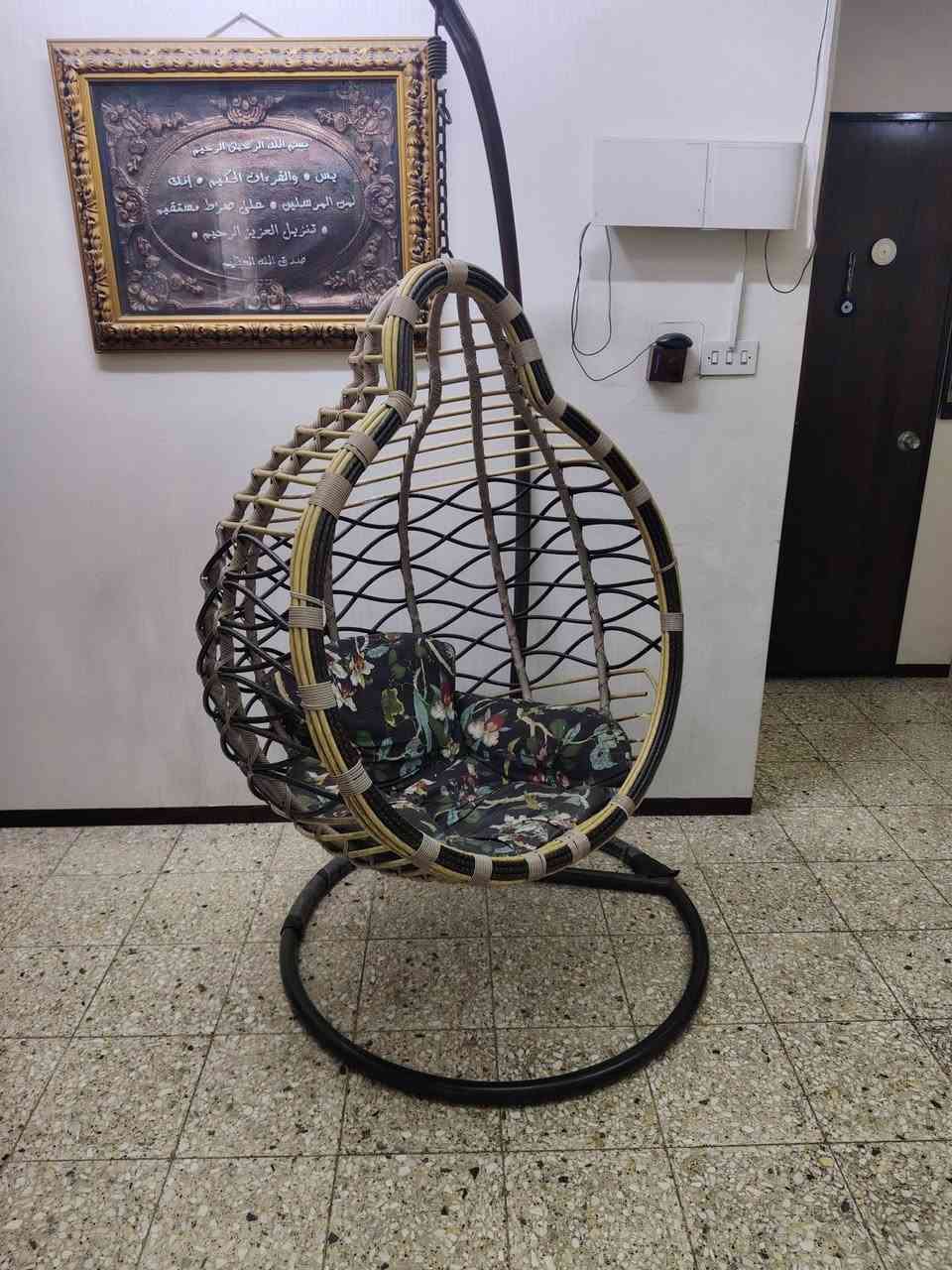 تخم للبيع... قنفات 2 و كراسي 2  السعر 250 الف و مرجوحة السعر 75 الف.. المكان الصالحية. بغداد .. الاتصال موبايل أو وتساب  ***********

