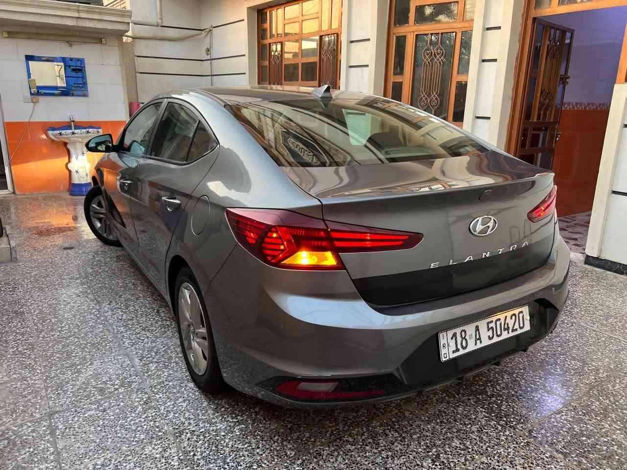 سلام عليكم النترا 2019 سياره مكينه 2000 دوش گير ايتي مواصفات السياره ثلاث انضمه قياده نقط عمياء بالمريء رادار امامي حساسات خلفيه واماميه تخم تاير جديد تبريد ثلج مكينه وگير مشروطات سياره جهازه من كلشي مكان السياره بغداد صور السونار مرفوقه بالمنشور السعر 115 الرقم ***********
