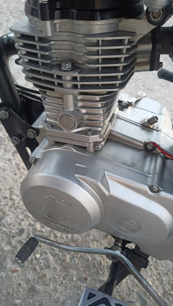 سلام عليكم
دراجه نامي برو للبيع اربعه كير موديل 21محرك لاصرف ولابخار كهربايات شغاله وياله عدلات السعر 400بي مجال للشراي ***********مكاني كركوك
