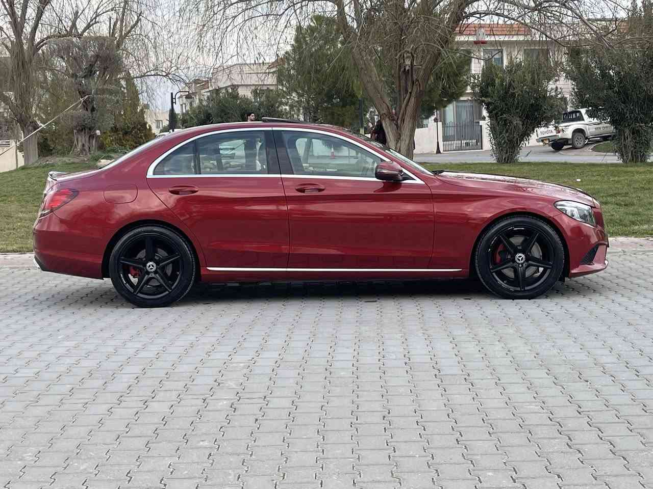 السلام عليكم … للبيع او مراوس برقم شمالي فقط مارسيدس c300 وارد الماني ضمان دولي بصمتين شركة وياها موديل ٢٠١٩ كلين تايتل فول مواصفات كشنات جلد و قماش كهرباء و تدفئة سلايد حساس امامي خلفي رادات امامي و خلفي و جانبي و نقطة عمياء و تحديد مسار شاشة جبيرة و دبل ماوس و صندوق كهرباء لايت LED ملتي بيم ماشية ٥٥ الف مكفولة من كلشي عدا اصبعين pdr بالحافة مال اللبنيد و راس الجاملغ السكن كير محرك بشرط السيارة جاهز من كلشي بدون مصرف دينار السعر ٢٧٥ للاستفسار ***********
