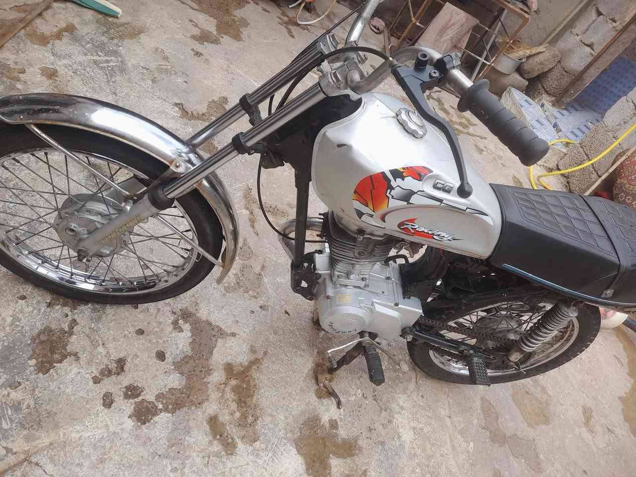 دراجه البيع بدون وراق
سعر ٤٥٠ وبيها مجال 
***********
