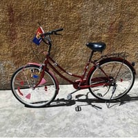 بايسكل بناتي لون ماروني دم الغزال بايسكل نظيف اي ضرر مابي هوة والملحقا...