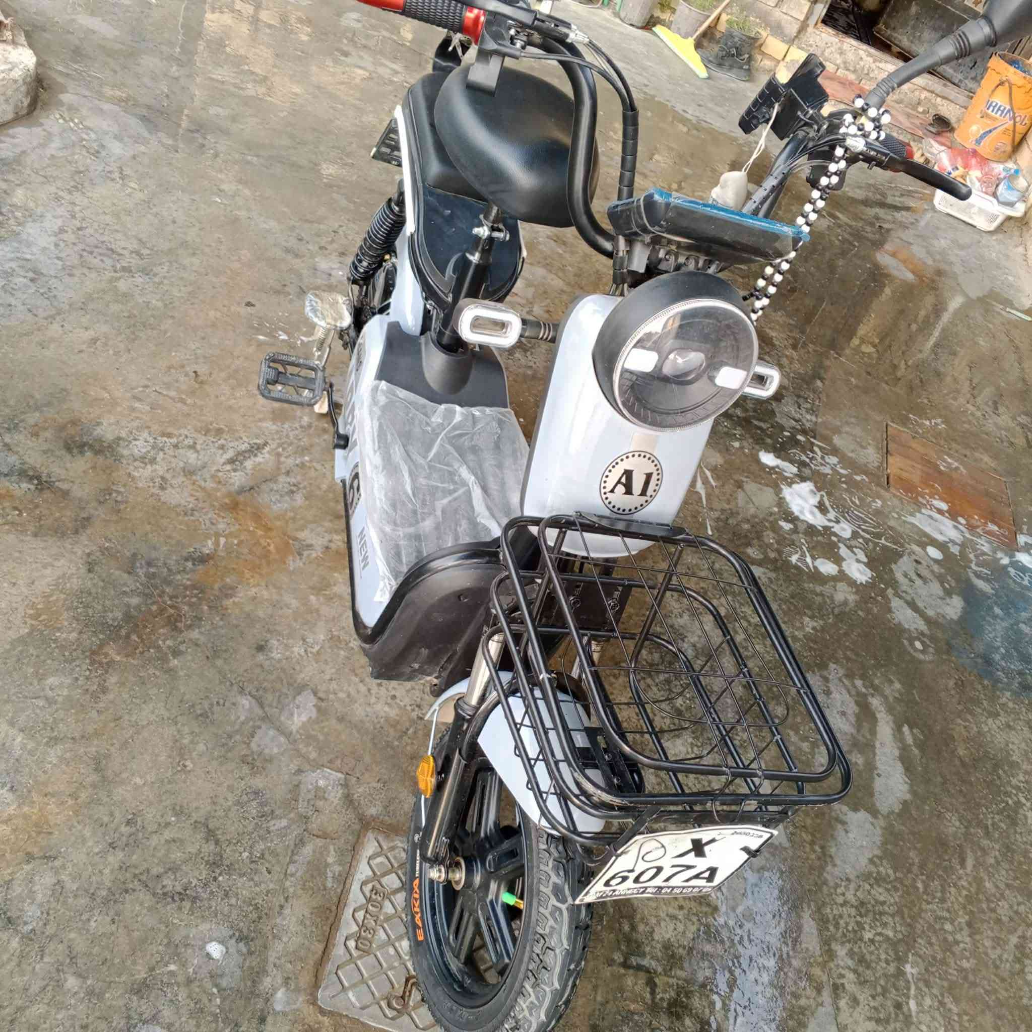 سلام عليكم دراجة شحن حجم 14 للبيع أي نقص مابيها بطاريات عل فحص قفل تاير مثبت سرعه  منفذ شحن جهازك قاعدة موبايل سماعة دراجة أحلا من الصور سعر 270 وبيها مجال مكان بغداد جسر ديالى ***********
