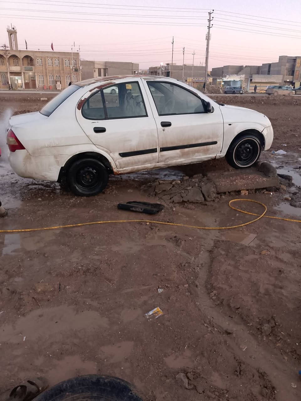 سلام عليكم سياره للبيع طيبه 15 مال جناي كير ومكينه مكفولات سعره 33 وبيه مجال بسيط عنوان كوت ***********
