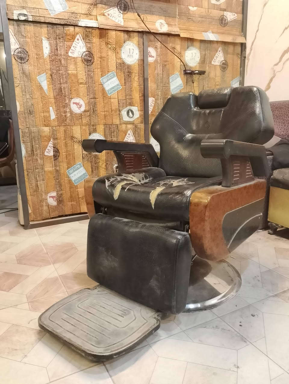 كرسي رئاسي درجه اولى متروك يرادله تعديل سعر 140 المكان كربلاء الهنديه الاتصال ***********
