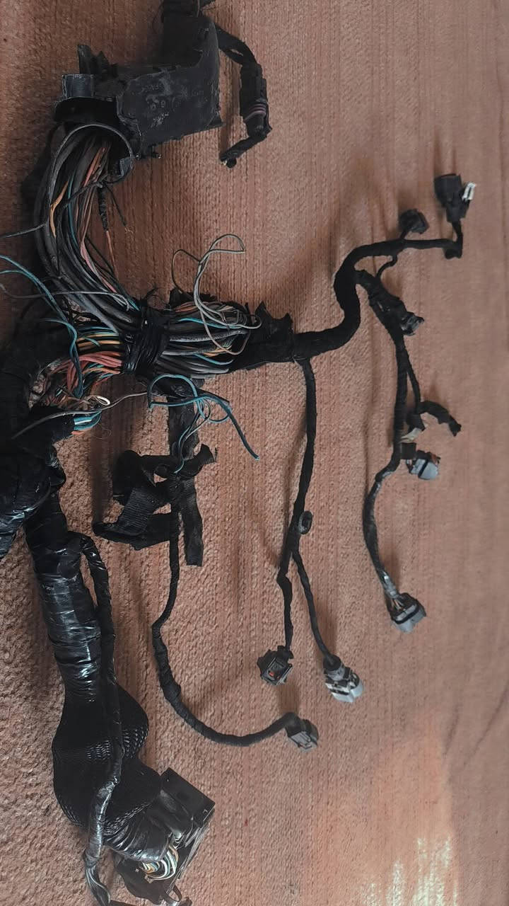 ضفيرة سوناتا 2009امريكي 6سلندر
نزلتها من السياره شغاله بيها 3وايرات مقطوعه ما اعرف اسويلها ادامه سعر 50نهايتها 
***********
