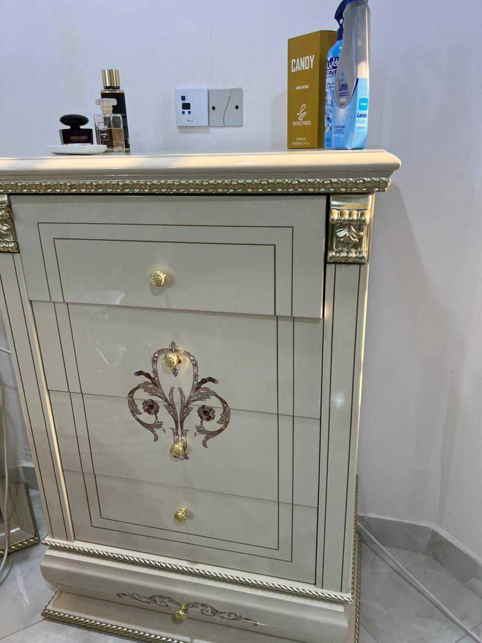 غرفه زان تصميم مصري ملكي جبيره ونضافتهة احلى من الصور للبيع ..


**إذا كنت صاحب هذا الإعلان وتريد حذفه لأي سبب، رجاءا أرسل رسالة إلى الدعم الفني**