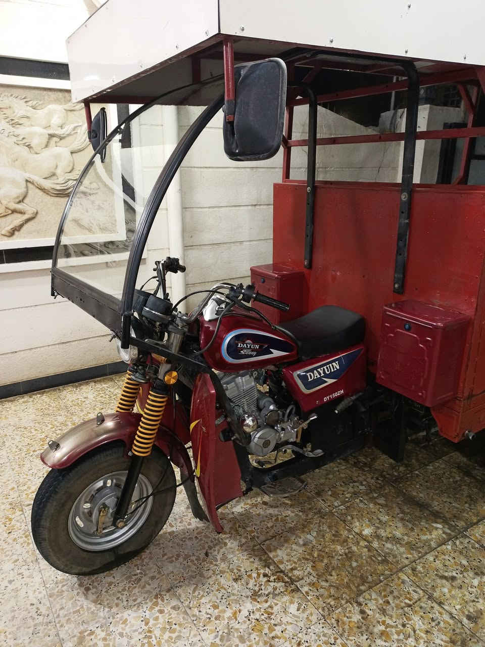 السلام عليكم ستوته دايوان موديل 20 أوراق كامله مدفوع گمرگها من شركه المصطفى نضيفه  جدا السعر 1700 موبايل ***********
