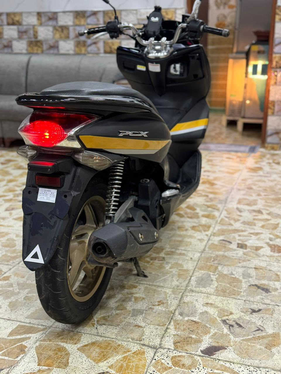 السلام عليكم للبيع دراجه pcxجيل الاول  دراجة  ماخذها رمبه الدراجه وأعلى ايدي حجم مكينه 150ياباني الاصلي دراجه جديده مال جناي وعلئ ايدي لون برستيج ويل ذهبي   
ياباني الاصلي دراجه كامله أستان كهربائي حساس ازدحام سويجات دراجه جديده الدراجه  احلا من الصور مال جناي المكان بغداد دراجة مكفوله اي نقص مابيه السعر 1350
وبيها مجال بسيط  
اي استفسار ***********
