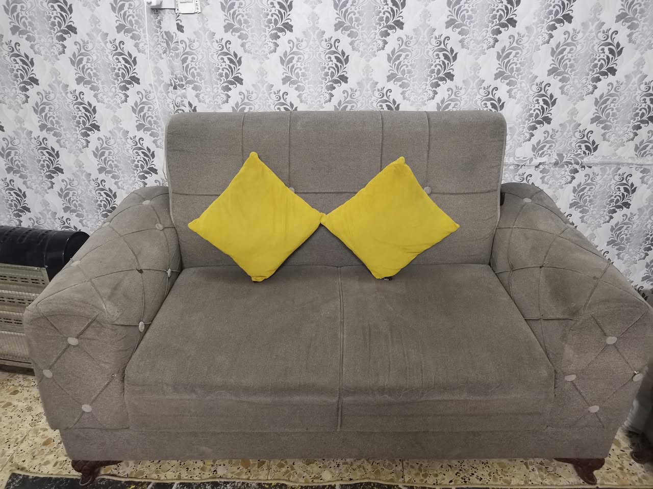 تخم ٧ مقاعد للبيع ب١٥٠ الف نهايته للإستفسار الاتصال على الرقم ***********
